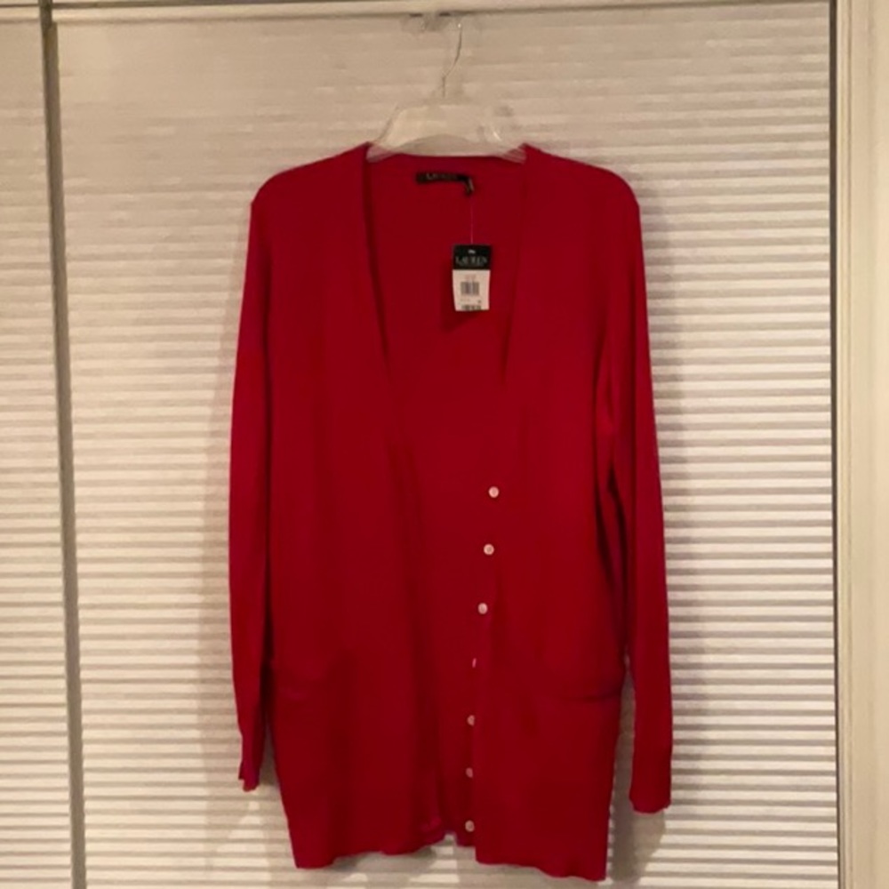 Ralph Lauren cardigan BRLLT RED w/ WHT buttons. Light weight. Front pockets. LG